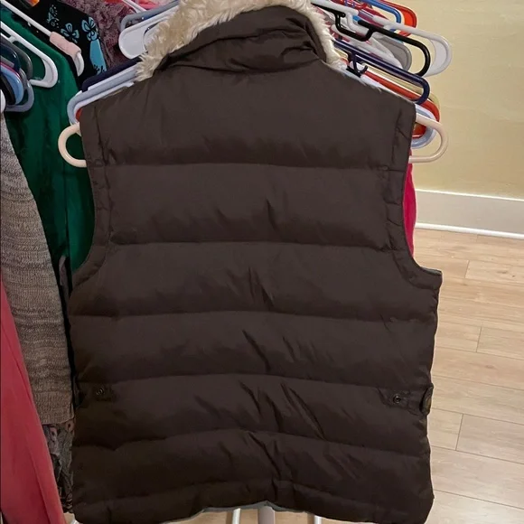 American Eagle Outfitters puffer Vest with Faux Fur - Picture 4 of 5